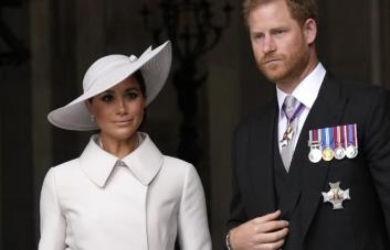 ¿Botella real? Harry quería meter a Meghan Markle en la nómina de la realeza, según un libro