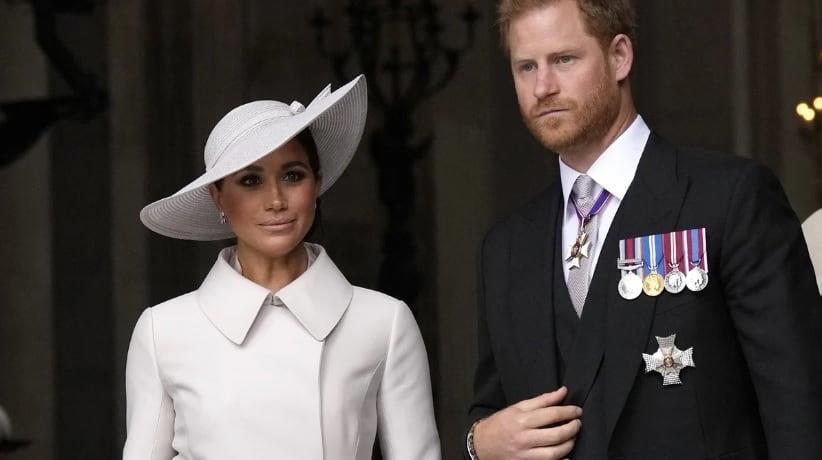 ¿Botella real? Harry quería meter a Meghan Markle en la nómina de la realeza, según un libro