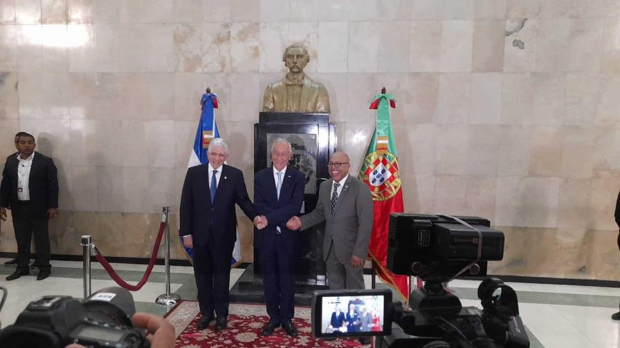 Eduardo Estrella y Alfredo Pacheco reciben al presidente de Portugal en el Congreso Nacional