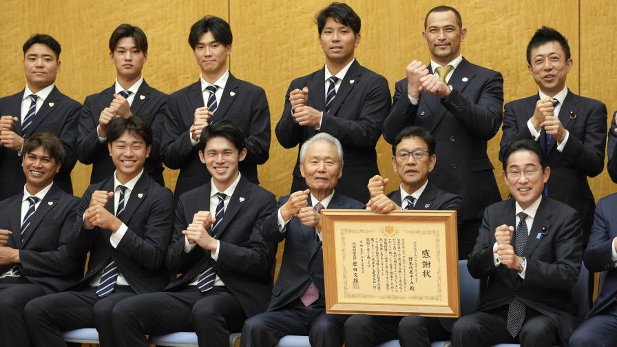 Primer ministro japonés recibe a campeones del Clásico