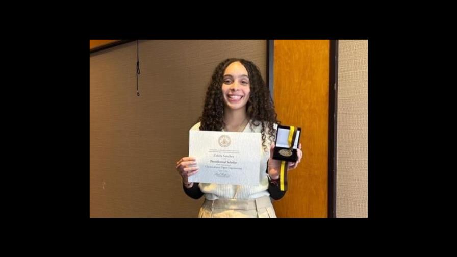Estudiante dominicana recibe premio excelencia académica en universidad de EE.UU. Estudiante dominicana recibe premio excelencia académica en universidad de EE.UU.