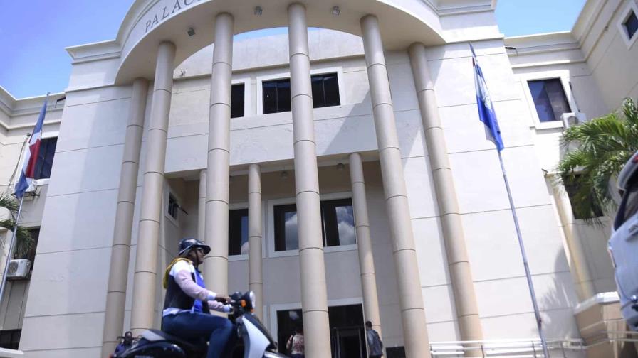 Aplazan medida de coerción contra profesor acusado de abuso sexual contra dos estudiantes en La Vega Aplazan medida de coerción contra profesor acusado de abuso sexual contra dos estudiantes en La Vega