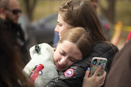 Hallan un cuerpo en la búsqueda de acusado por tiroteo en una secundaria en Denver