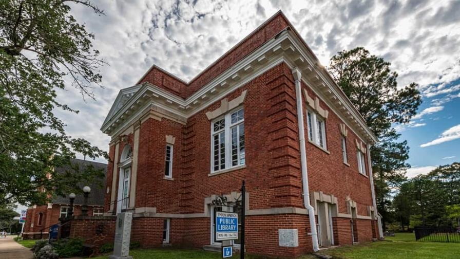 Las bibliotecas de EEUU ven intentos récord de prohibir libros Las bibliotecas de EEUU ven intentos récord de prohibir libros