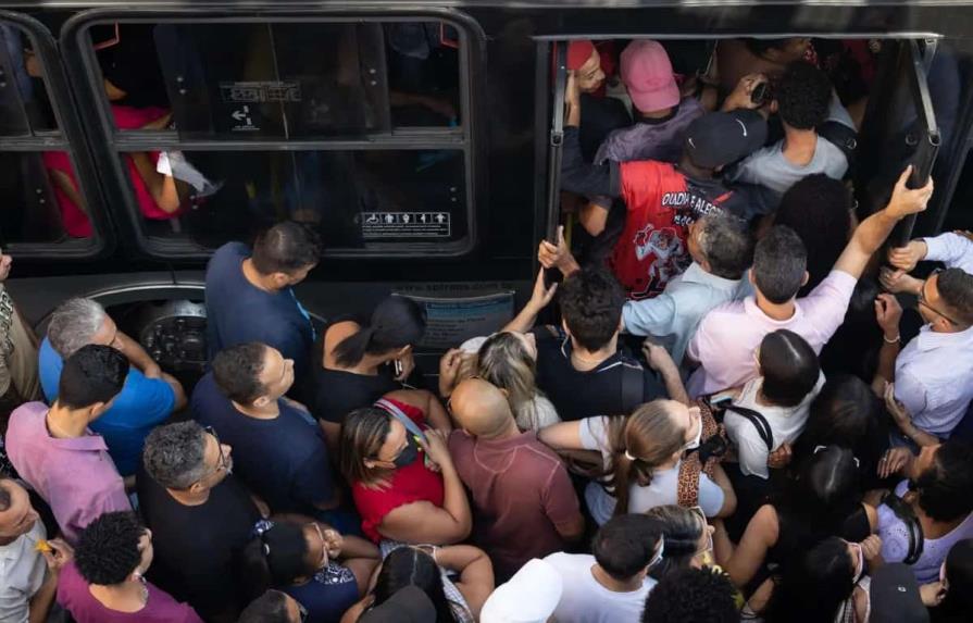 Huelga en el metro de Sao Paulo provoca atascos y largas filas de pasajeros