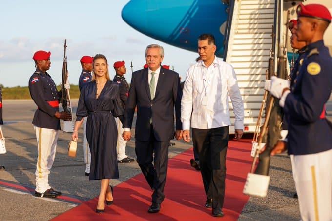 Presidente de Argentina llega a RD para participar en la Cumbre Iberoamericana