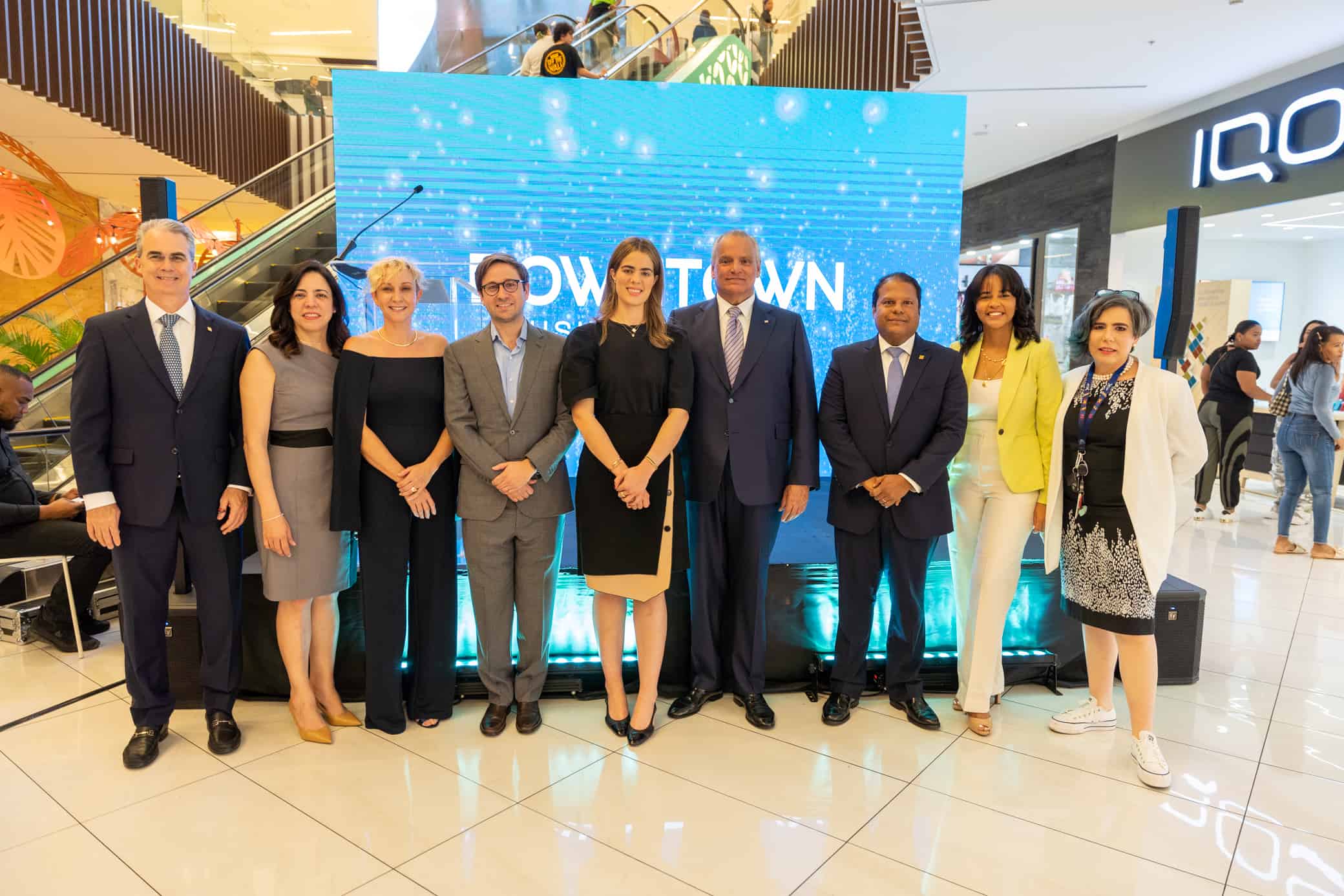 René Grullón F,  Mónica Molina, Christina Gilleland, Mónica Mera Perez, Luis E. Espinola, Gregory Quinn, Ana López y Ana Maria Rosario.