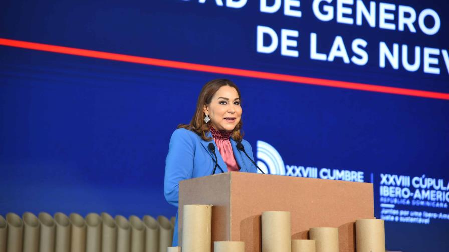 Los espacios que ocupan las mujeres no se corresponden con sus capacidades, dice ministra ante empresarios