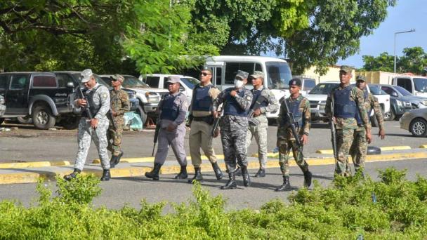 Aumentan entre 15 y 44 el salario a los militares Diario Libre