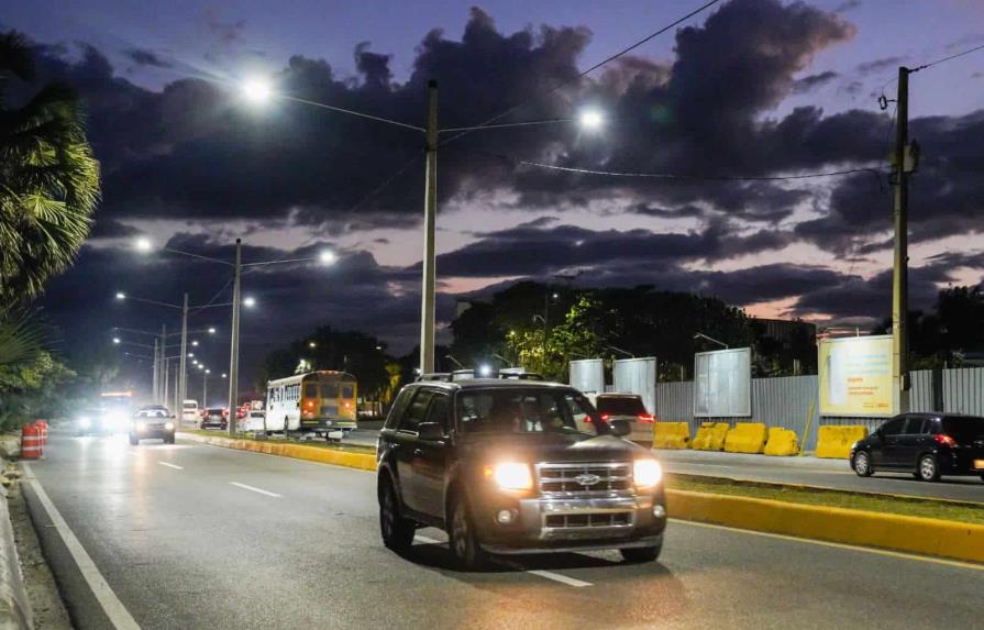 Edesur coloca dos mil luces led en calles y avenidas del Distrito Nacional