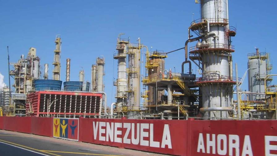 Suman 21 detenidos, entre ellos 10 funcionarios, por corrupción en petrolera de Venezuela