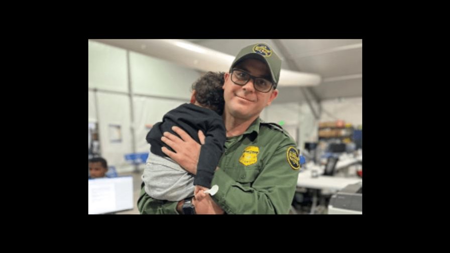 Niño de un año es abandonado en la frontera entre EE.UU. y México