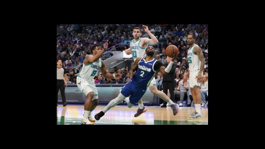 Los eliminados Hornets derrotan a Mavericks 117-109 Los eliminados Hornets derrotan a Mavericks 117-109