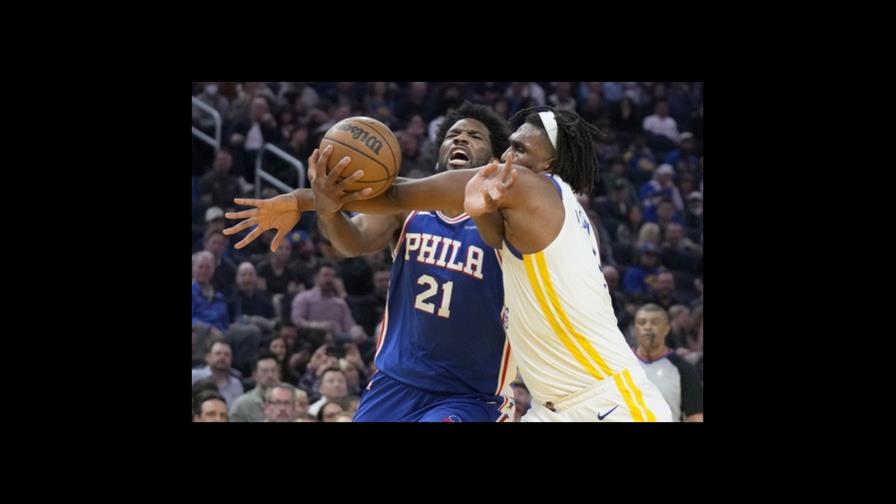 Warriors remontan 11 puntos y vencen a 76ers Warriors remontan 11 puntos y vencen a 76ers
