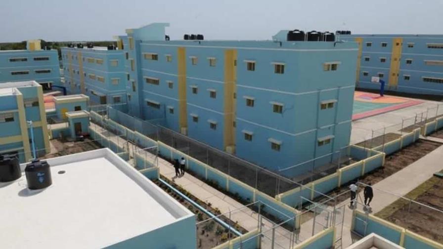 Se fugan tres reclusos del CCR15 en La Romana