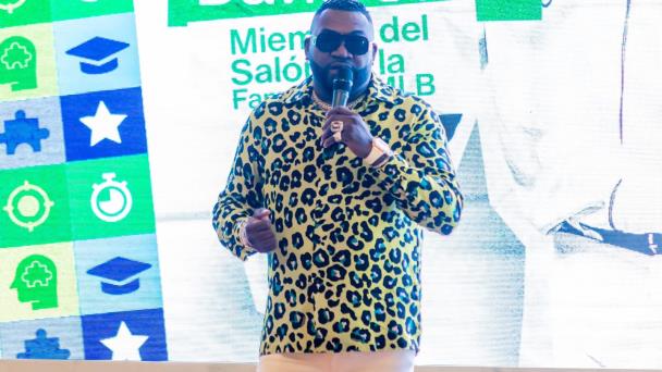 Personalidades, entre ellas David Ortiz, dictan conferencia a casi 2,000 jóvenes