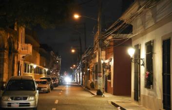 Edeeste realiza trabajos para mejorar el servicio eléctrico en la Zona Colonial