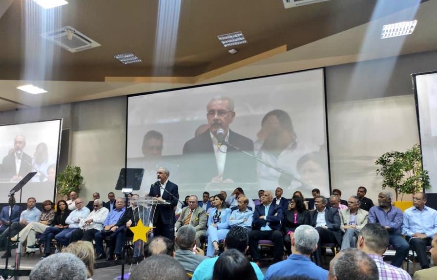 “Larga vida, Danilo Medina”, peledeístas muestran apoyo a su líder enfermo de cáncer