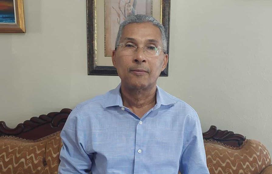 Expresidente del Colegio Médico Dominicano Enriquillo Matos denuncia atropello de la Policía Nacional
