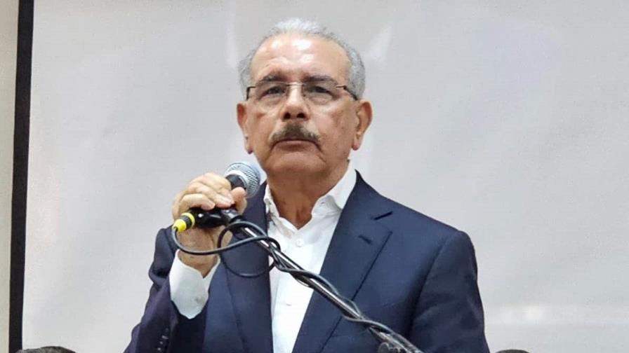 Danilo Medina sobre sometimientos de exfuncionarios: “Quieren sustituir urnas por tribunales” Danilo Medina sobre sometimientos de exfuncionarios: “Quieren sustituir urnas por tribunales”