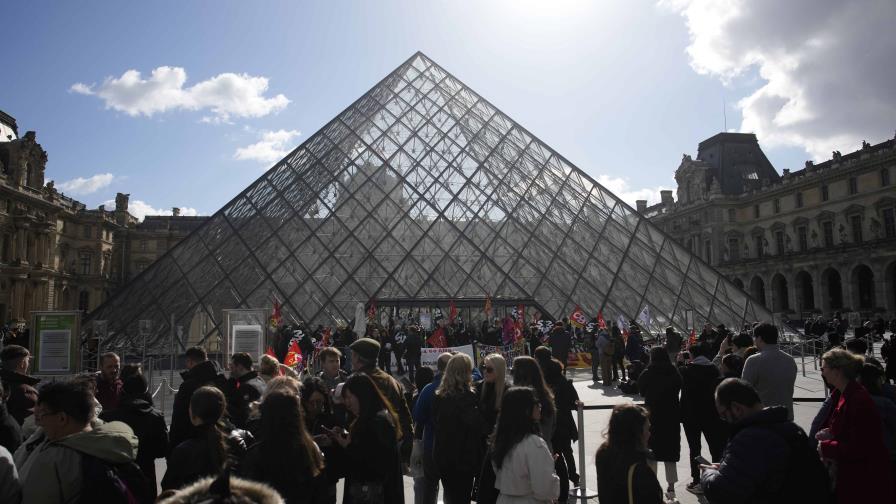 Cierra el Louvre en protesta contra reforma a las pensiones Cierra el Louvre en protesta contra reforma a las pensiones