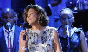 Estrenan álbum gospel de la fenecida Whitney Houston