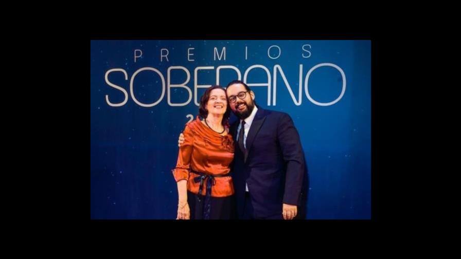 Manerra: Agradecido y bendecido con su primer Soberano como Revelación del año Manerra: Agradecido y bendecido con su primer Soberano como Revelación del año