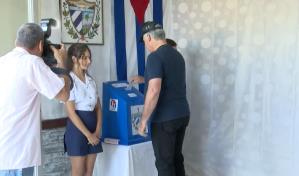 Con un 70 % de participaci&oacute;n culminan las elecciones parlamentarias en Cuba