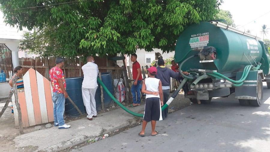 Escasez de agua afecta barrios vulnerables en el oeste del Gran Santo Domingo