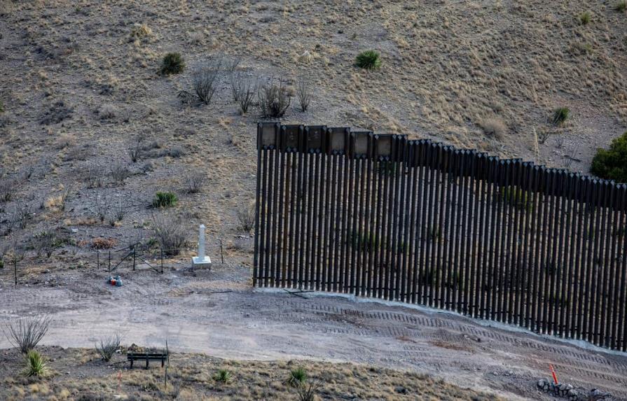 Temor a expropiación obliga a rancheros a dejar que levanten muro fronterizo