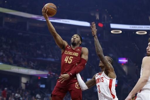 Los Cavaliers amarran lugar en playoff con victoria ante Rockets