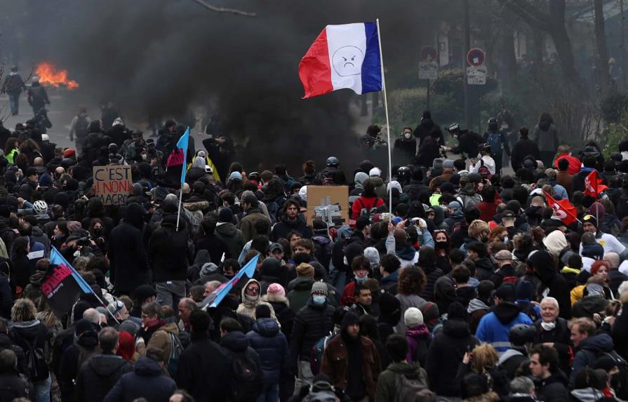 Estiman 93,000 manifestantes en la décima huelgas contra la reforma de las pensiones en París
