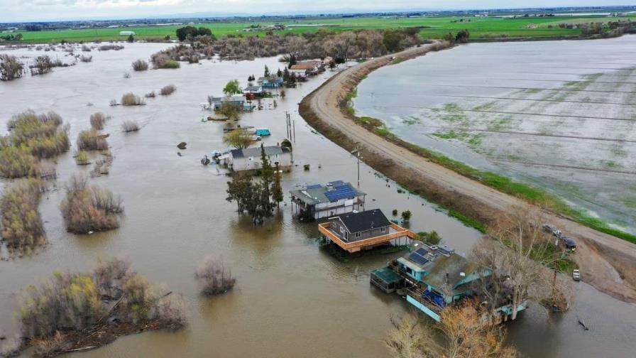 Nueva tormenta amenaza con más lluvia y nieve a una California ya bajo agua