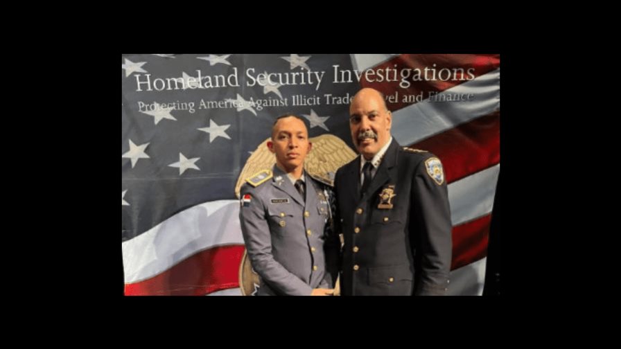 Oficina de Seguridad Nacional de EE.UU. reconoce a policía dominicano en NY