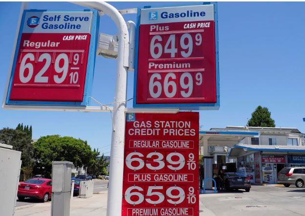 California aprueba ley que penaliza precios injustificados de la gasolina