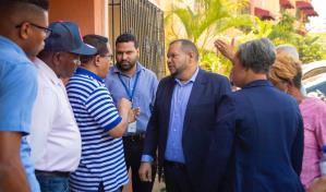 Alcalde Carlos Guzmán se reúne con vecinos de Ciudad Bonita; dice instalarán semáforo inteligente