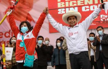 Fiscalía de Perú investiga a presidenta Dina Boluarte y a Pedro Castillo por lavado de activos