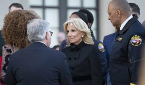 Jill Biden acude a una vigilia en Nashville por las v&iacute;ctimas del tiroteo
