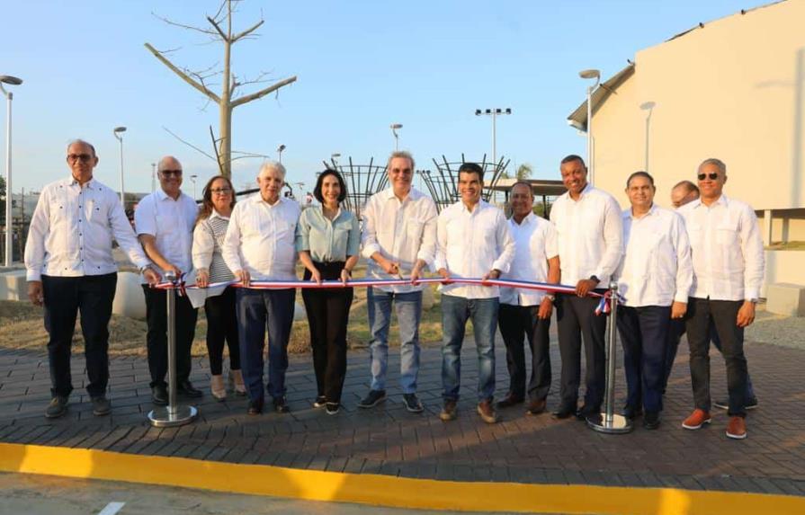 Gobierno inaugura primera etapa de saneamiento del arroyo Gurabo