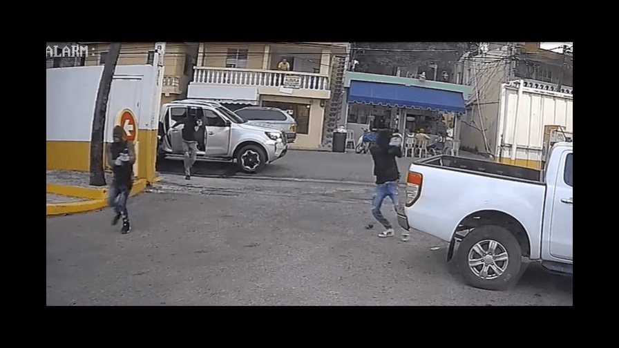 Preso por asalto a estación de Los Mameyes dirigía red de narcos y sicarios desmantelada por la Policía Preso por asalto a estación de Los Mameyes dirigía red de narcos y sicarios desmantelada por la Policía
