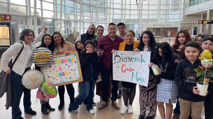 Madre deportada regresa a EEUU tras 15 años de ser separada de sus hijos Madre deportada regresa a EEUU tras 15 años de ser separada de sus hijos