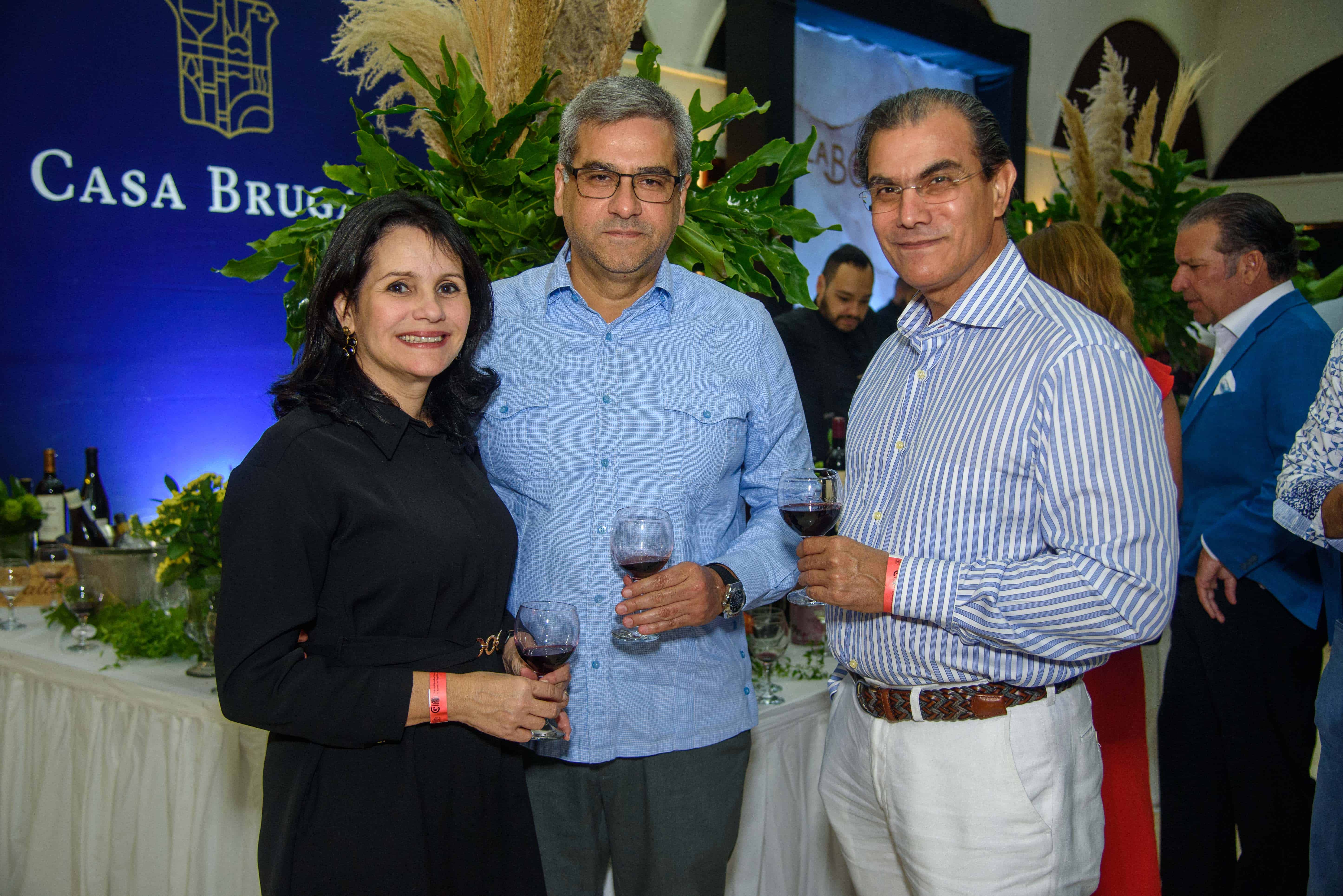 Paula González, Ronaldo Pichardo y Emmanuel Evangelista. 