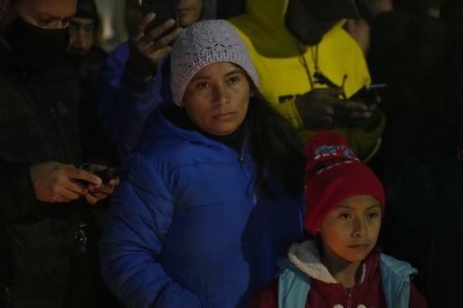 Investigan a ocho empleados por incendio que dejó 40 migrantes muertos en México