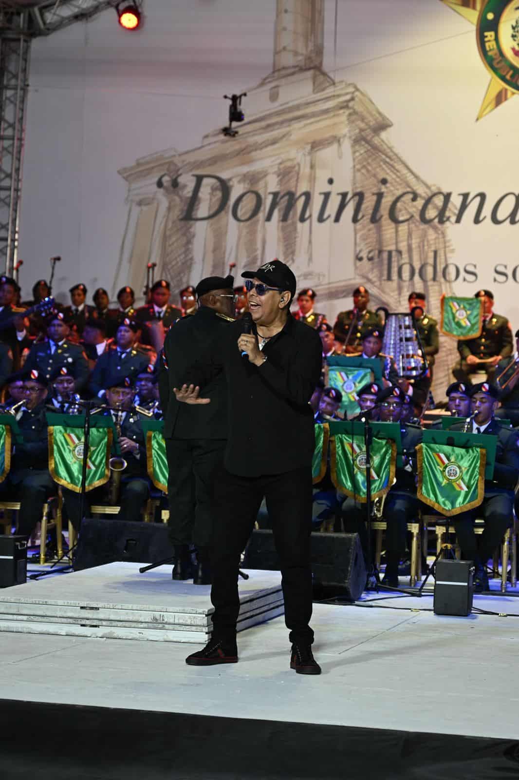 El cantante Fernando Villalona durante el evento.