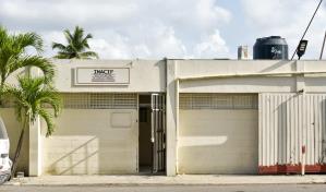 Parientes de fallecidos denuncian en Inacif hay cadáveres en el piso y con gusanos