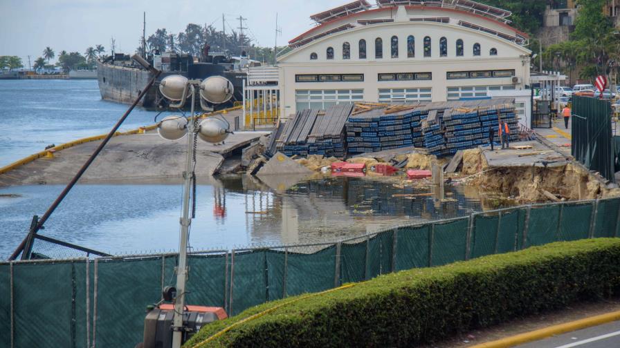 Comienzan a trasladar barras de acero del puerto Don Diego