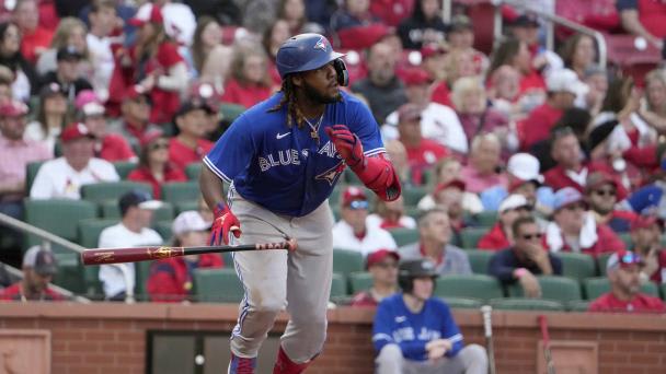 Guerrero Jr. y Springer le dan la victoria a los Azulejos