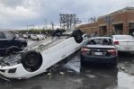 Tornado destroza techos y voltea vehículos en Little Rock, Arkansas Tornado destroza techos y voltea vehículos en Little Rock, Arkansas
