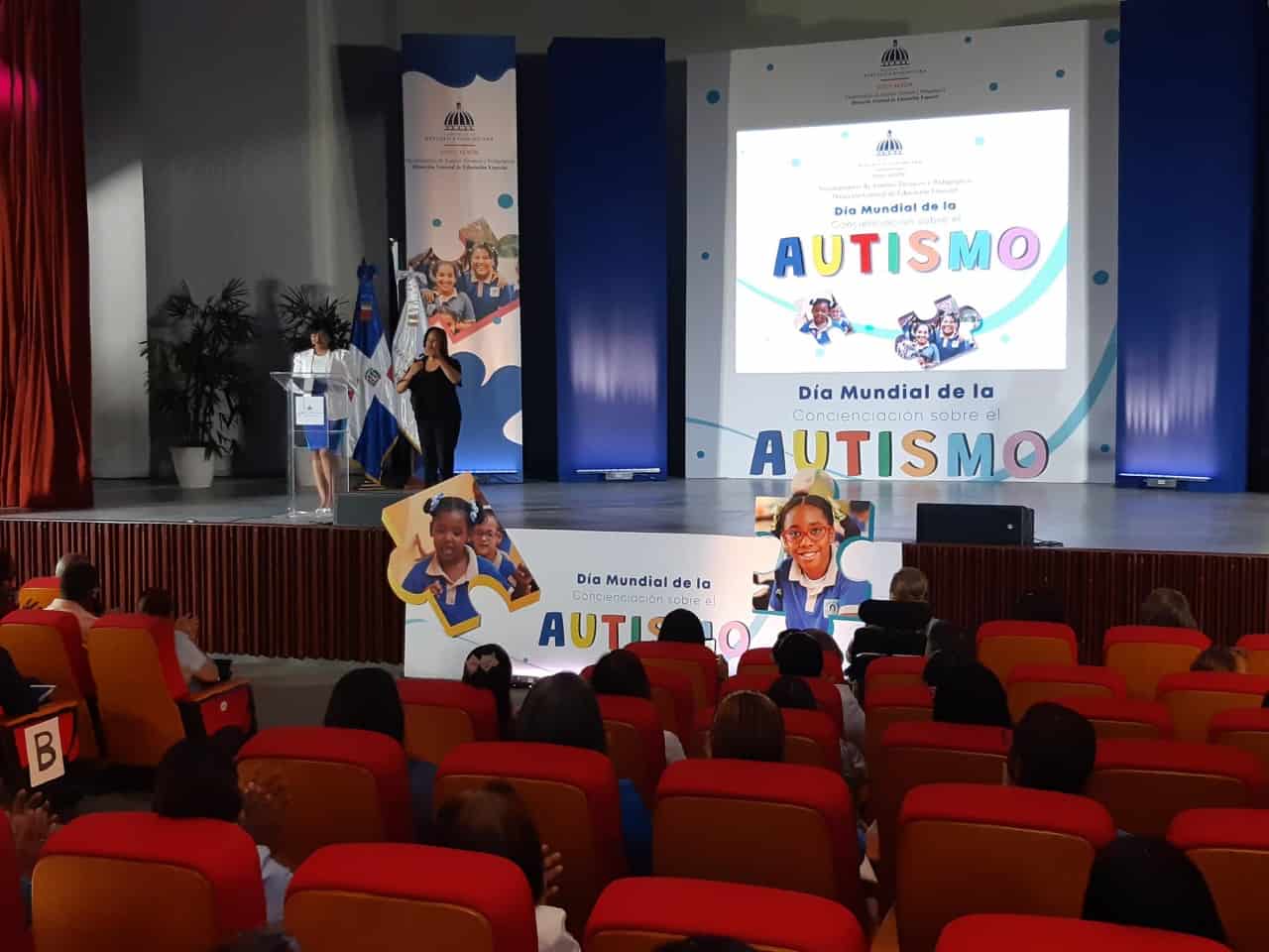 El acto sobre el Día Internacional del Autismo fue en uno de los salones de la UNPHU.