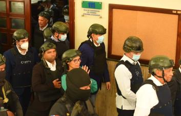 Sucesores estafados afirman personas  fallecidas las pusieron a levantar las manos en el tribunal